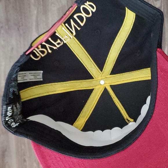 Harry Potter GRYFFINDOR ADJUSTABLE SNAPBACK HAT- Brand new - Picture 7 of 8